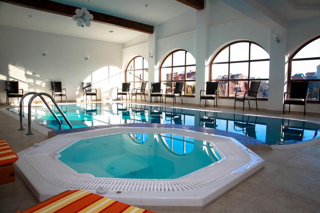 Hotel Esprit Брашов Екстериор снимка