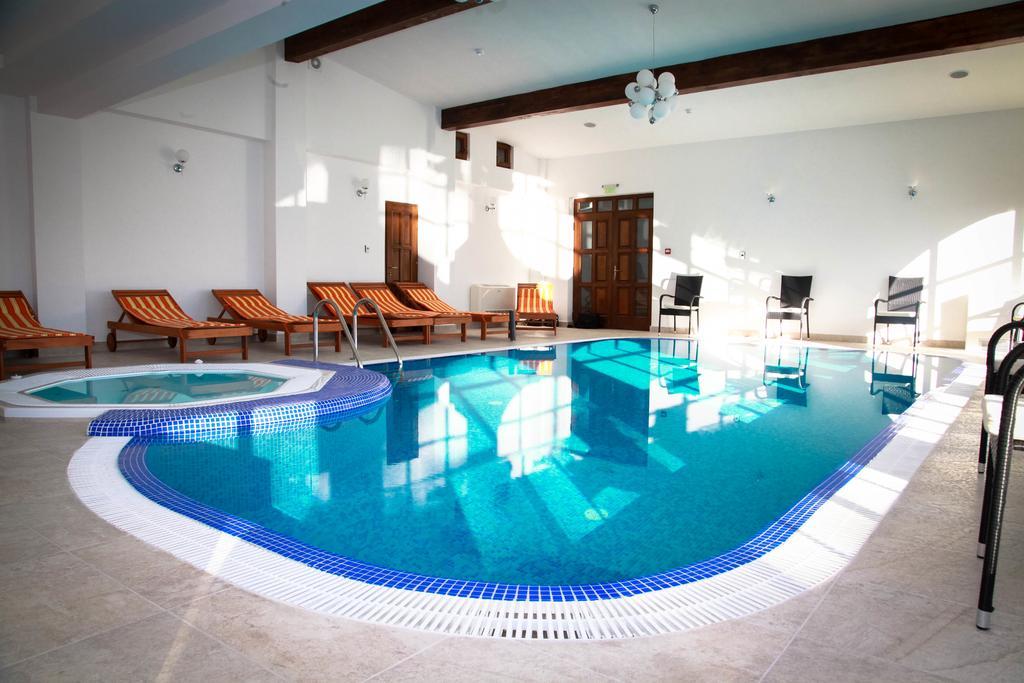 Hotel Esprit Брашов Екстериор снимка