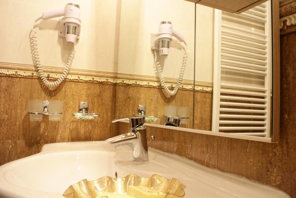 Hotel Esprit Брашов Екстериор снимка
