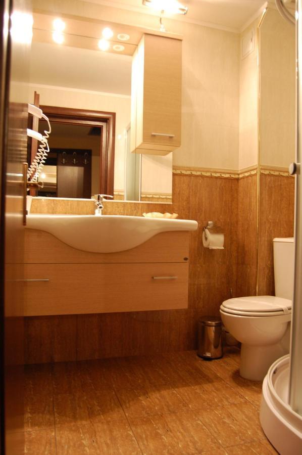 Hotel Esprit Брашов Стая снимка