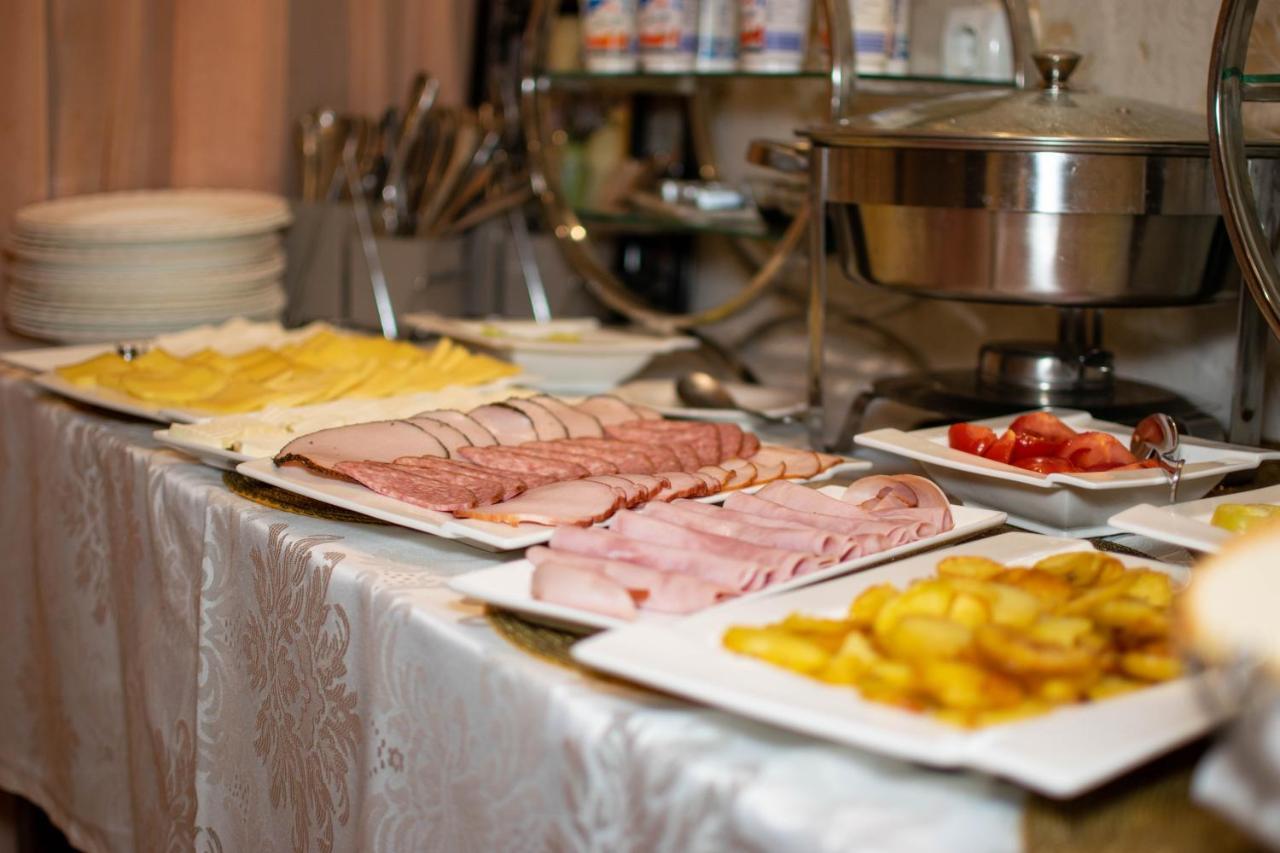 Hotel Esprit Брашов Екстериор снимка